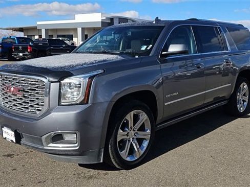 Used 2020 GMC Yukon XL Denali w/ Denali Premium Package image 4