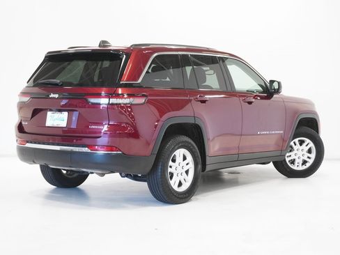 Certified 2024 Jeep Grand Cherokee Laredo image 7