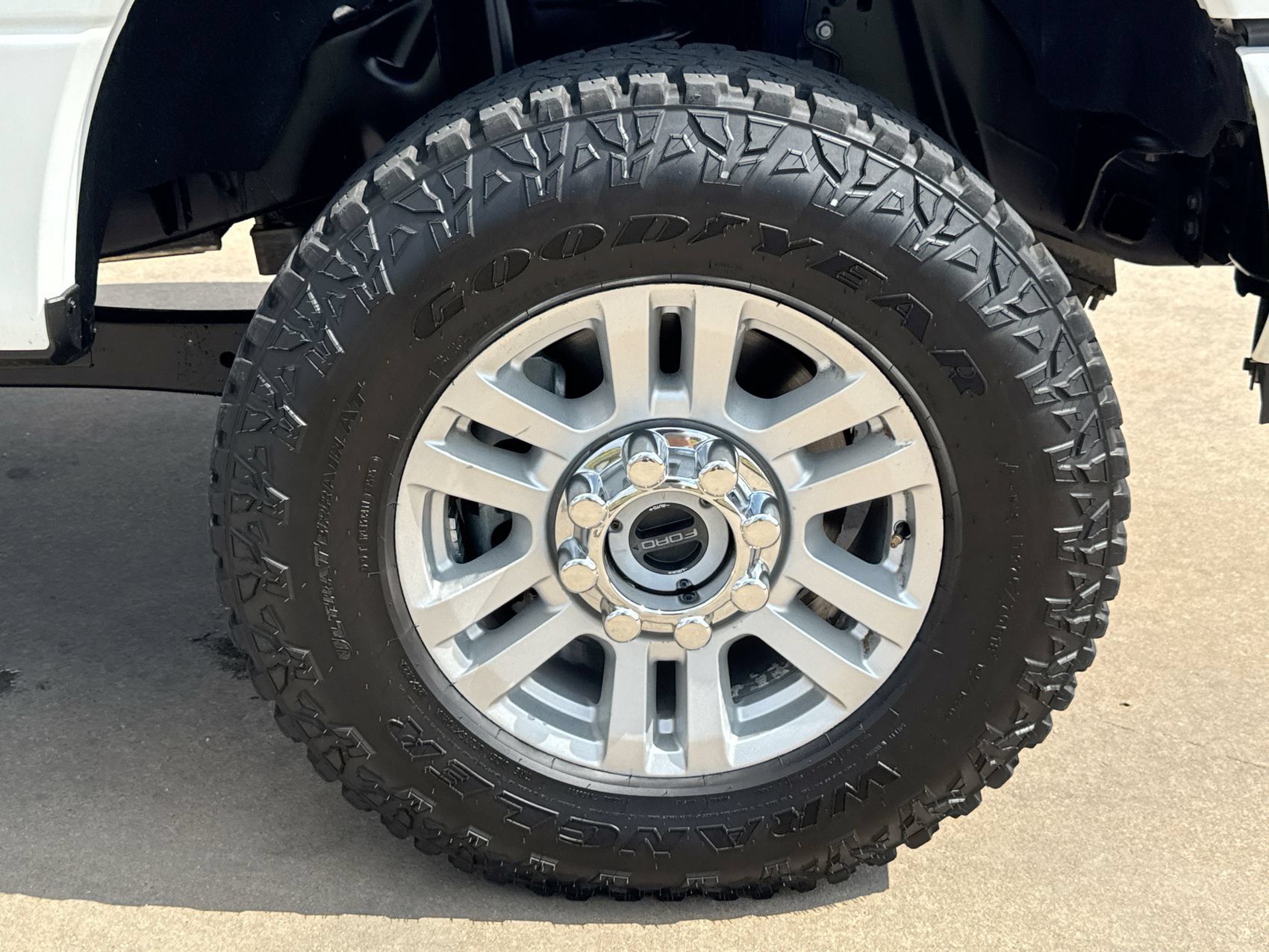 Used 2022 Ford F250 Platinum w/ FX4 Off-Road Package AWD/4WD image 10