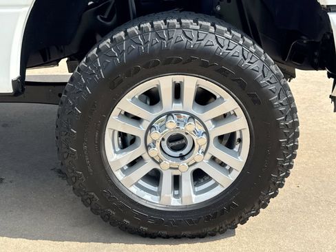 Used 2022 Ford F250 Platinum w/ FX4 Off-Road Package AWD/4WD image 10