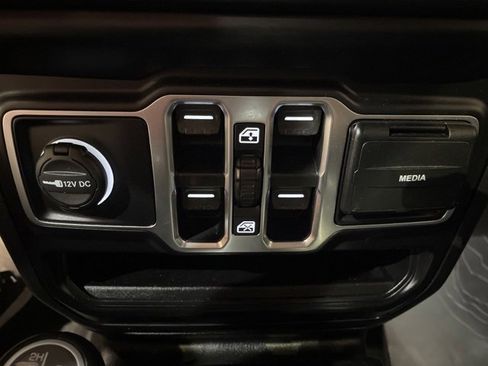 Used 2020 Jeep Wrangler Unlimited Sahara image 20