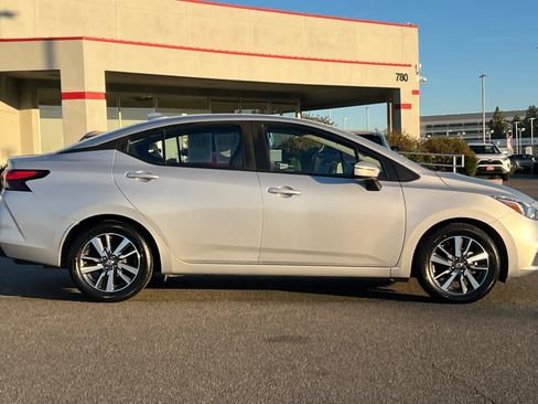 Used 2021 Nissan Versa SV image 6