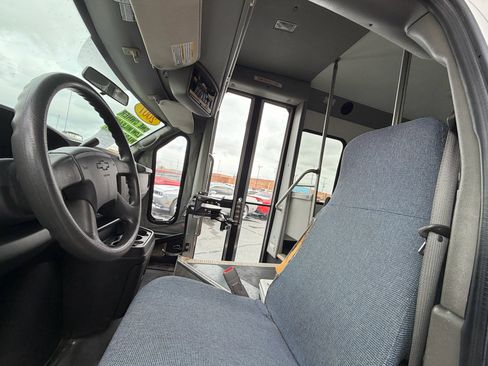 Used 2007 Chevrolet Express 3500 image 12