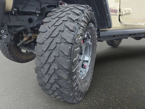 Used 2022 Jeep Gladiator Rubicon w/ Trailer Tow Package AWD/4WD image 32