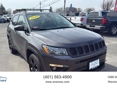 Used 2019 Jeep Compass Latitude image 1