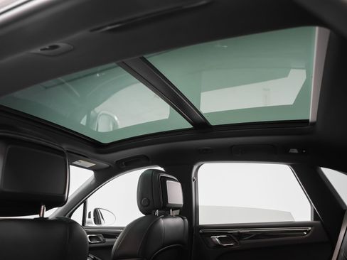 Certified 2023 Porsche Macan image 43