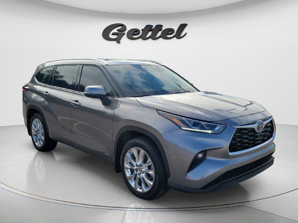 Used 2026 Toyota Highlander Limited AWD/4WD image 3