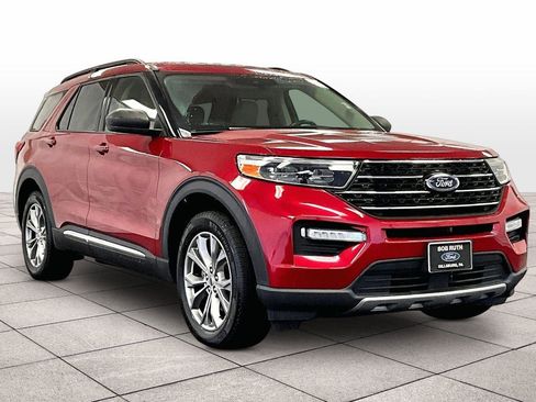 Used 2020 Ford Explorer XLT w/ Equipment Group 202A image 2