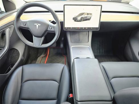 Used 2023 Tesla Model Y Long Range image 12