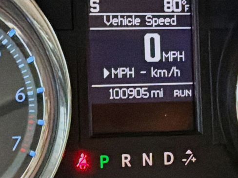 Used 2016 Chrysler Town & Country Touring FWD image 8