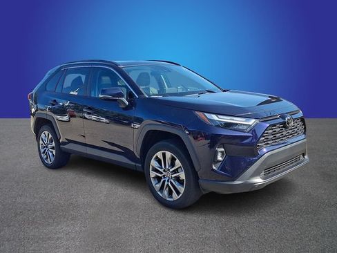 Used 2022 Toyota RAV4 XLE Premium FWD image 3