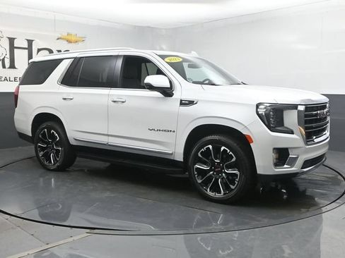 Used 2023 GMC Yukon SLT w/ SLT Luxury Package AWD/4WD image 6