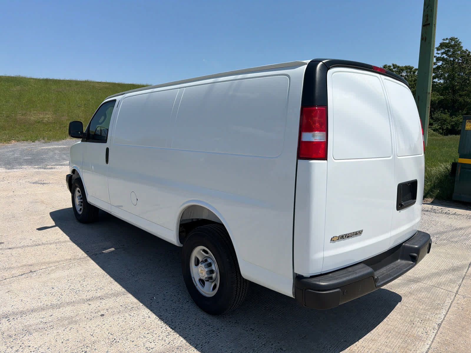 New 2025 Chevrolet Express 3500 w/ Driver Convenience Package RWD image 4