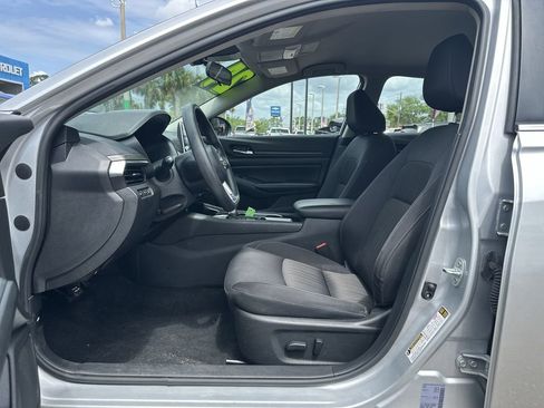 Used 2024 Nissan Altima 2.5 SV image 19