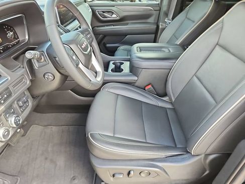 Used 2023 GMC Yukon SLT w/ SLT Luxury Package AWD/4WD image 11