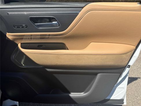 Certified 2025 INFINITI QX80 Sensory image 24