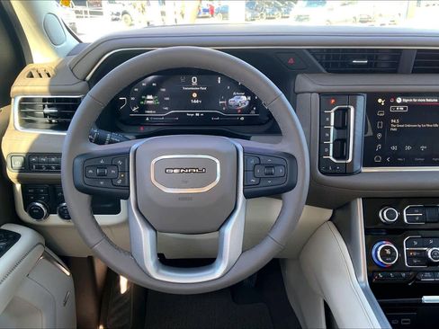 Used 2023 GMC Yukon Denali image 5
