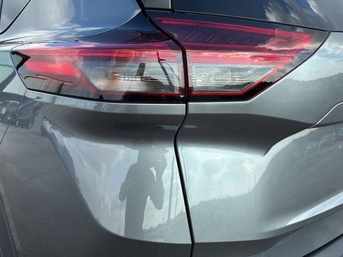 Used 2025 Nissan Rogue S image 39