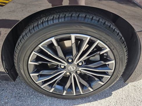 Used 2016 Nissan Maxima Platinum w/ Interior Lighting Package image 9