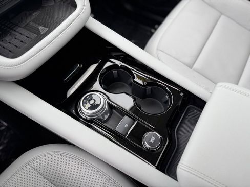 Certified 2025 Ford Explorer Platinum w/ Ultimate Package image 19