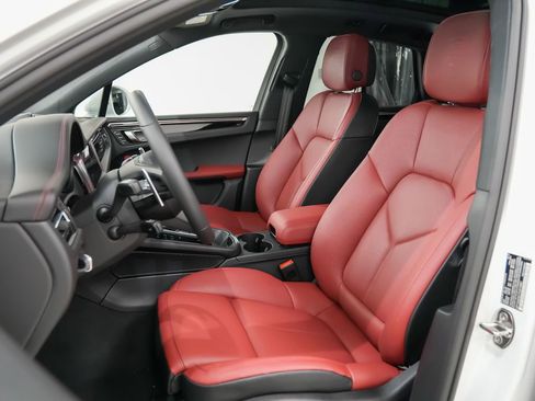 New 2026 Porsche Macan AWD/4WD image 5