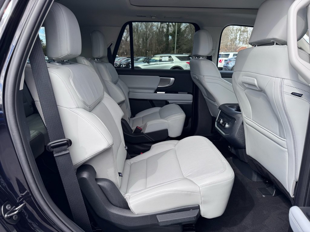 Used 2025 Ford Expedition Platinum AWD/4WD image 27