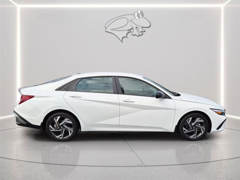Certified 2025 Hyundai Elantra Sport FWD image 6