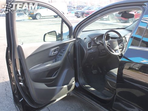Used 2019 Chevrolet Trax LT w/ LT Convenience Package image 10