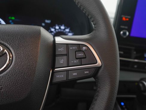 Used 2025 Toyota Sienna XLE w/ XLE Plus Package AWD/4WD image 27