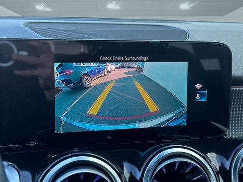 Used 2022 Mercedes-Benz GLB 250 image 24