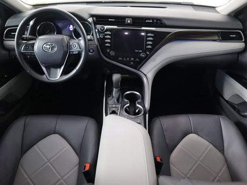 Used 2019 Toyota Camry XLE image 13