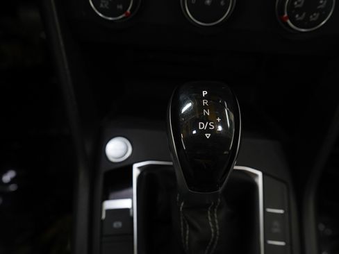 Used 2022 Volkswagen Taos SE image 17