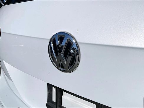 Used 2018 Volkswagen Tiguan SE image 33