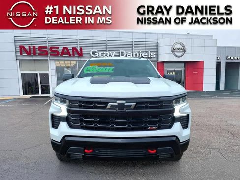 Used 2023 Chevrolet Silverado 1500 LT Trail Boss AWD/4WD image 2