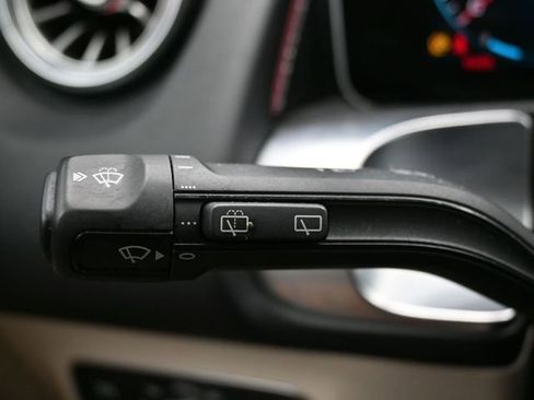 Used 2020 Mercedes-Benz GLB 250 w/ Premium Package image 20