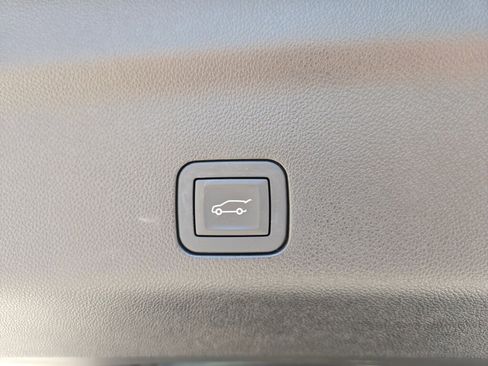 Used 2025 Chevrolet Suburban Premier image 20