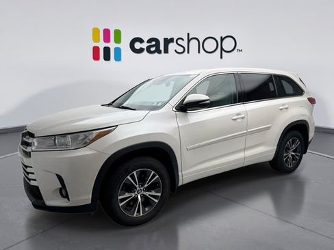 Used 2017 Toyota Highlander Plus AWD/4WD image 1
