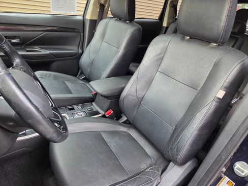 Used 2017 Mitsubishi Outlander SEL image 11