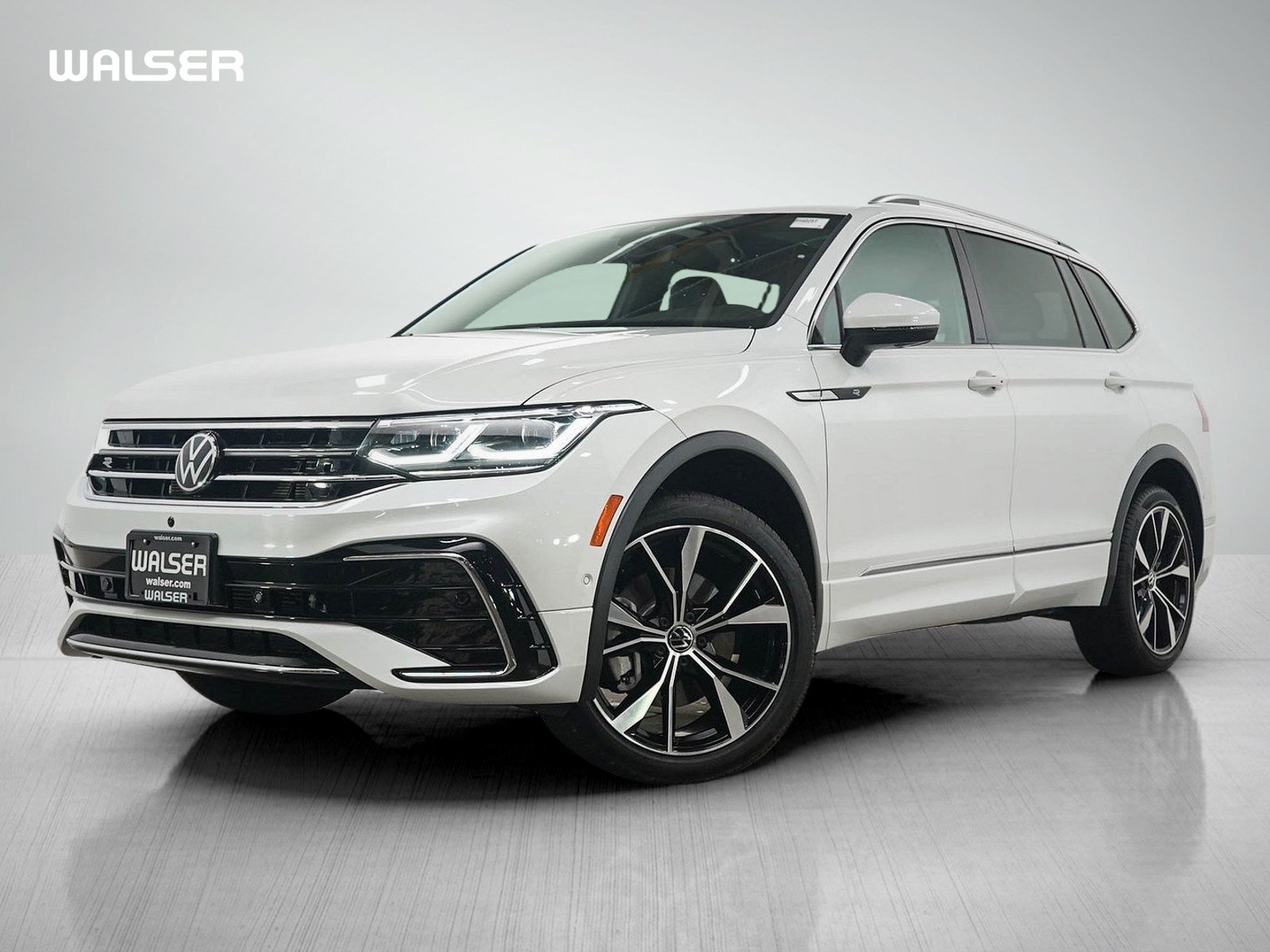 Used 2024 Volkswagen Tiguan SEL R-Line AWD/4WD image 1
