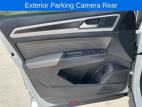 Used 2021 Volkswagen Atlas SE w/ Towing Package FWD image 12
