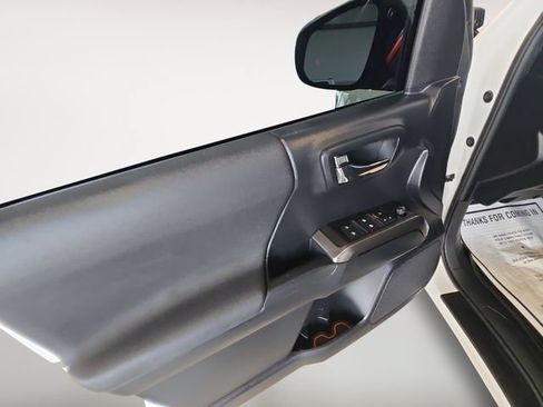 Used 2019 Toyota Tacoma TRD Off-Road AWD/4WD image 10