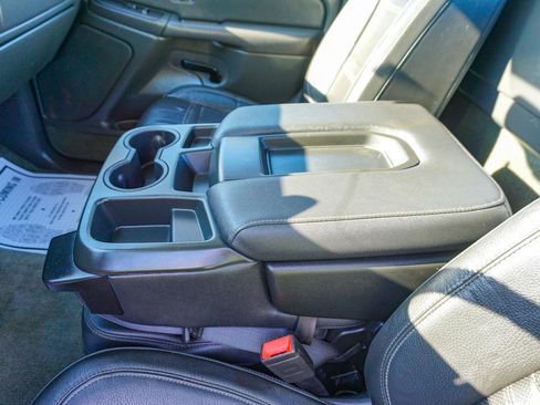 Used 2004 Chevrolet Silverado 2500 LS w/ Snow Plow Prep Package image 21