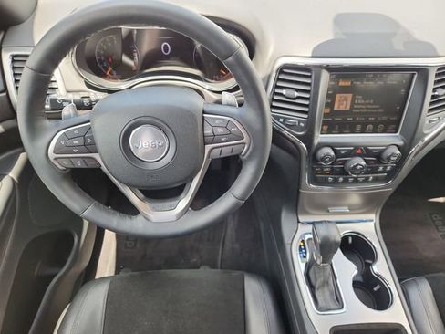 Used 2017 Jeep Grand Cherokee Altitude RWD image 11