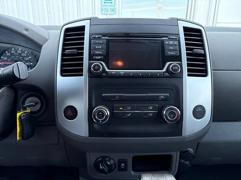 Used 2016 Nissan Frontier SV AWD/4WD image 17