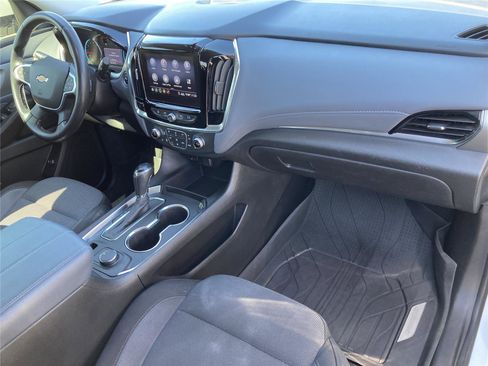 Used 2020 Chevrolet Traverse LT image 32
