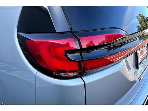 Used 2024 Chrysler Pacifica Touring-L FWD image 29