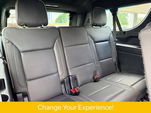 Used 2023 GMC Yukon XL SLT AWD/4WD image 18