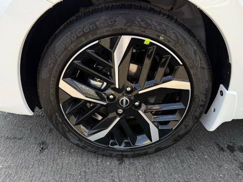 New 2025 Nissan Versa SR w/ Trunk Package image 9