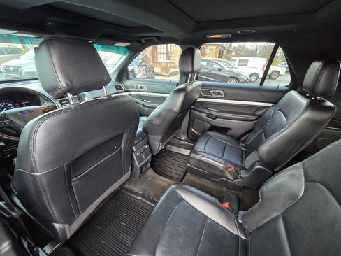 Used 2016 Ford Explorer XLT w/ Equipment Group 202A image 14