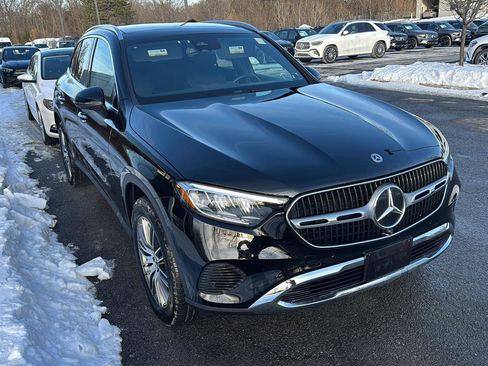 Used 2025 Mercedes-Benz GLC 300 4MATIC image 4